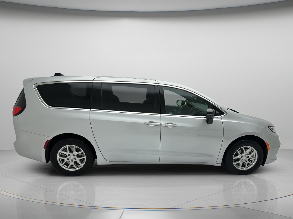 Used 2026 Chrysler Pacifica Select Minivan/Van