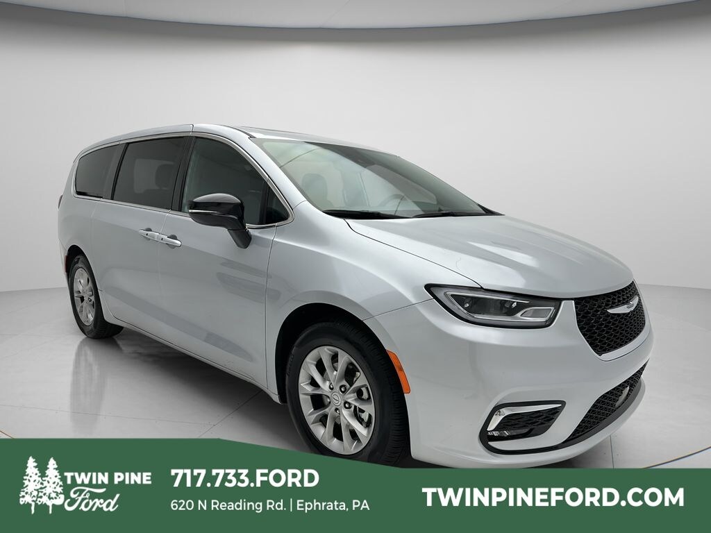 Used 2026 Chrysler Pacifica Limited Minivan/Van