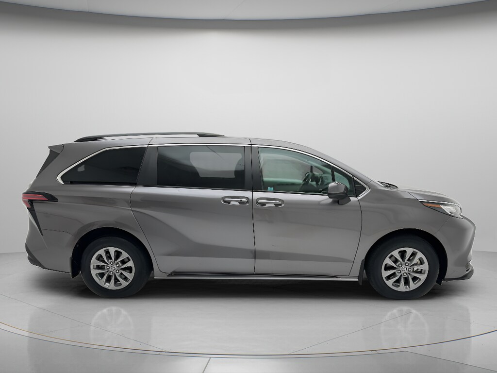 Used 2022 Toyota Sienna LE Minivan/Van