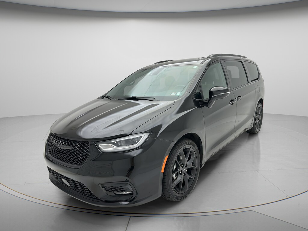 Used 2025 Chrysler Pacifica Limited Minivan/Van