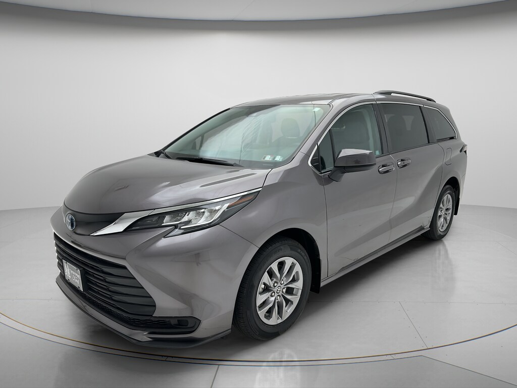 Used 2022 Toyota Sienna LE Minivan/Van