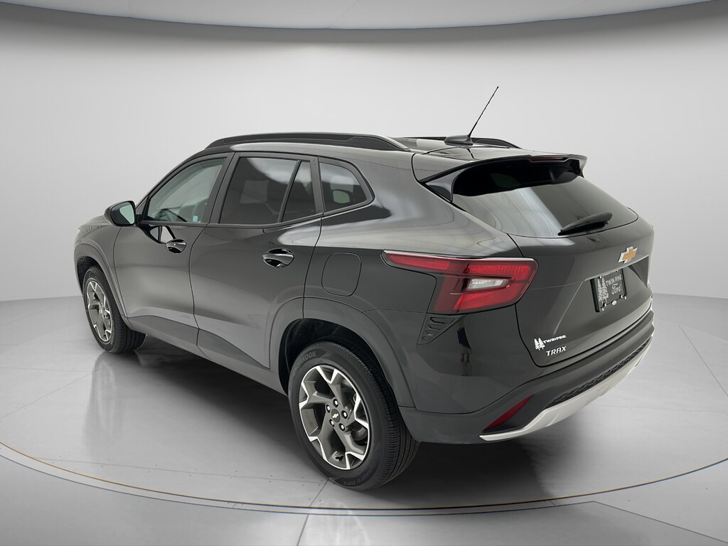 Used 2025 Chevrolet Trax LT SUV