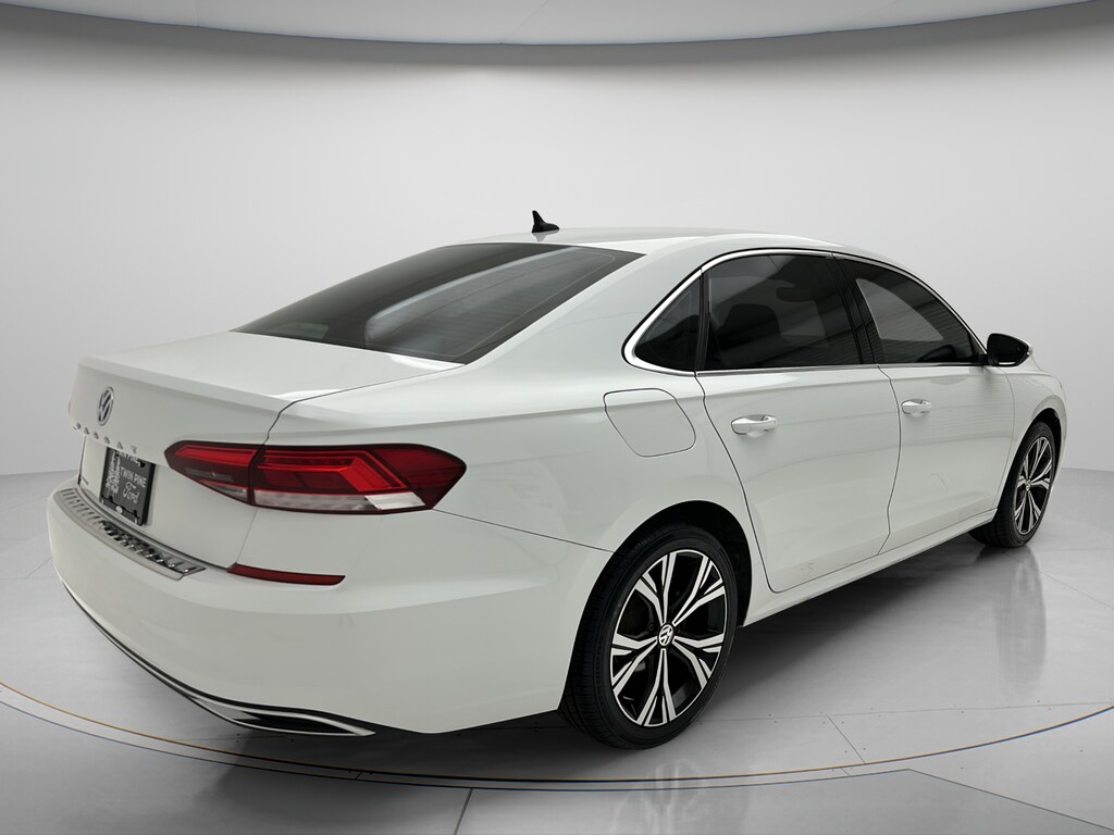 Used 2022 Volkswagen Passat 2.0T SE Sedan