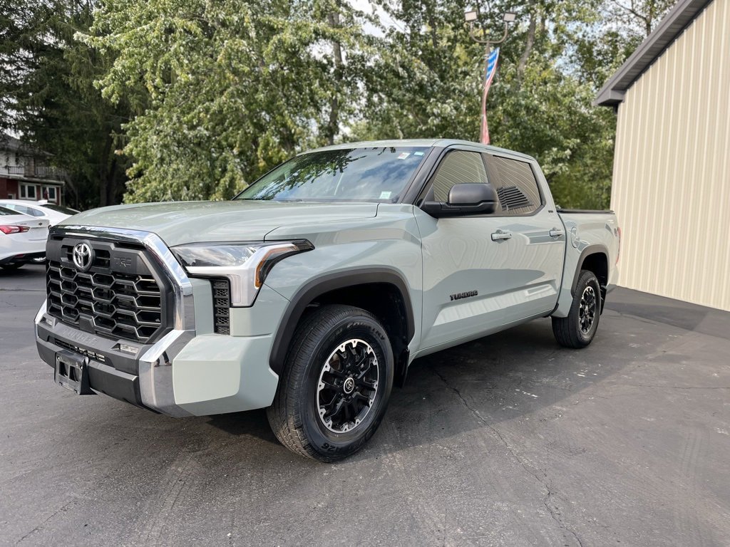 2023 Toyota Tundra SR5 CrewMax photo 2