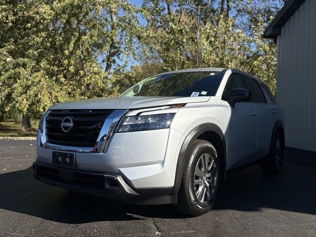 2024 Nissan Pathfinder S photo 3