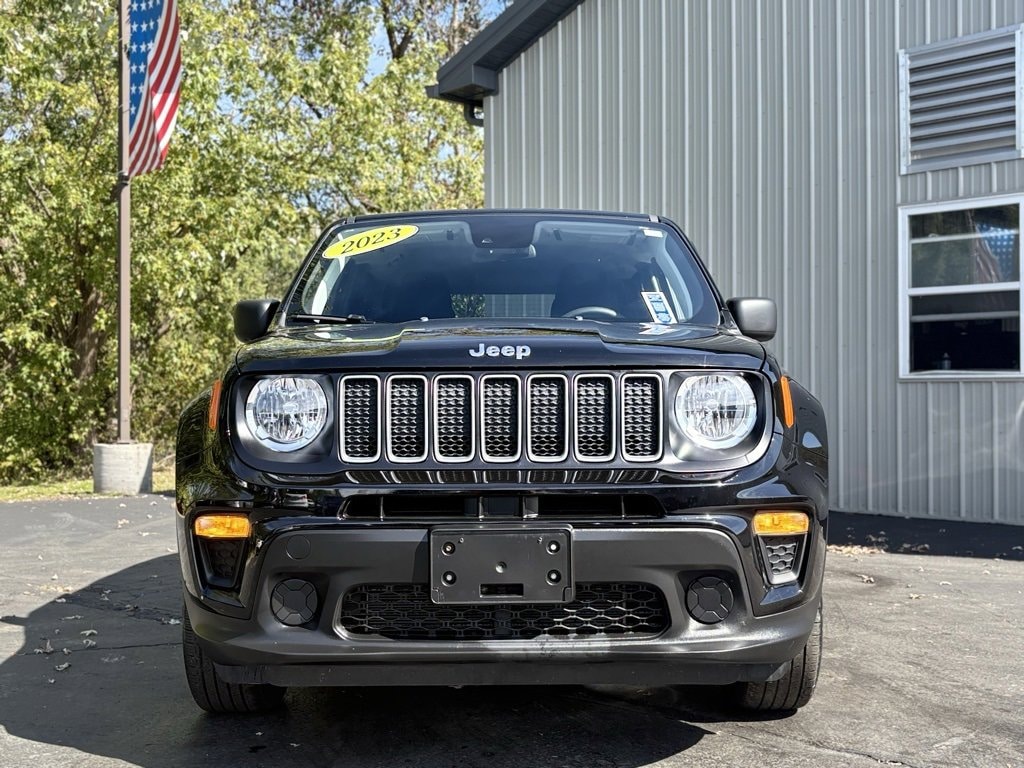 Used 2023 Jeep Renegade Latitude SUV