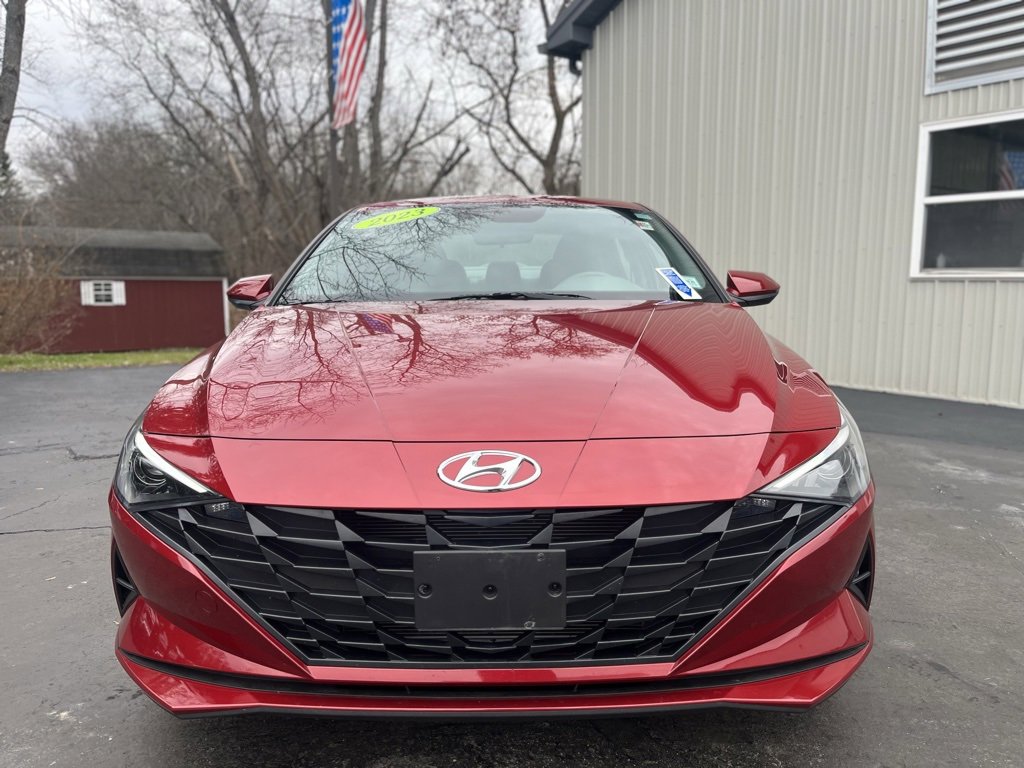 2023 Hyundai Elantra SEL photo 2