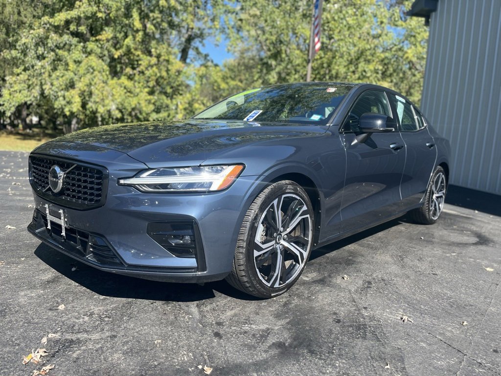 2024 Volvo S60 Core photo 2