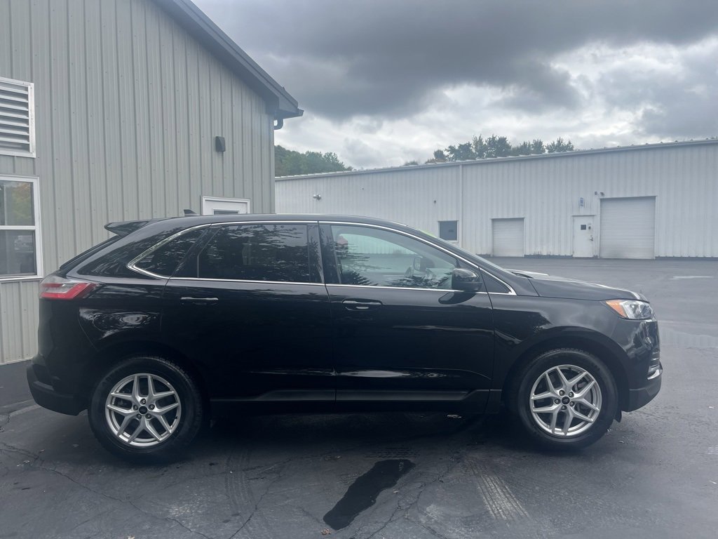 2024 Ford Edge SEL photo 2