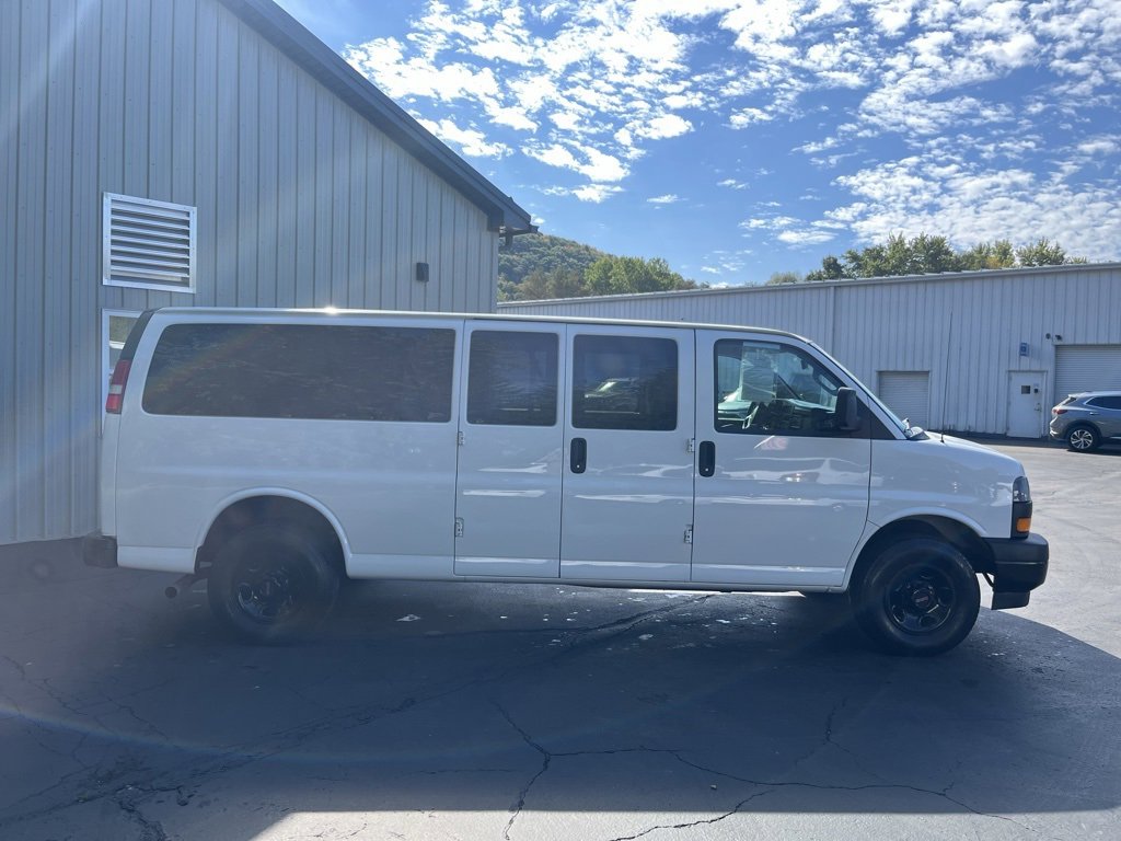 2023 Gmc Savana 3500 LS Passenger photo 2