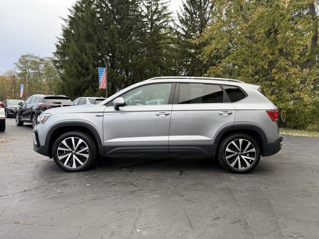 2024 Volkswagen Taos SE photo 3