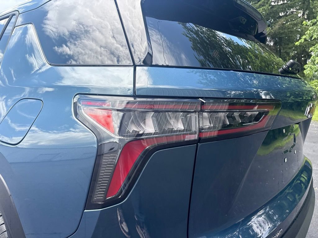 2027 Chevrolet Equinox LT - Photo 12
