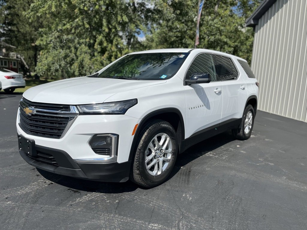2023 Chevrolet Traverse LS photo 3