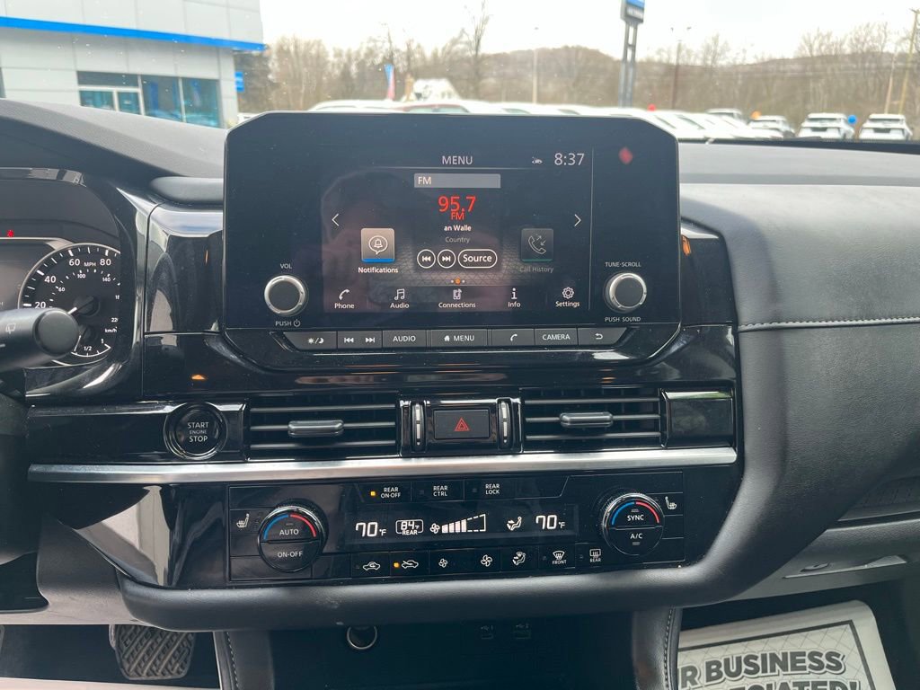 2025 Nissan Pathfinder SV - Photo 16