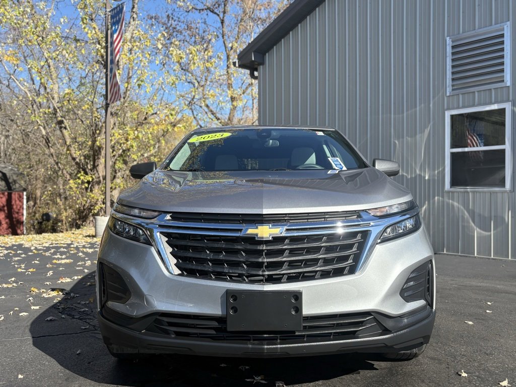 2023 Chevrolet Equinox LS photo 2