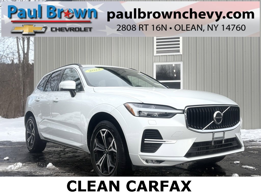 2022 Volvo XC60 Momentum's photo