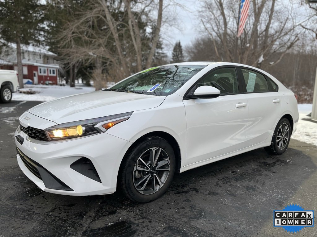 2023 Kia Forte LXS photo 3