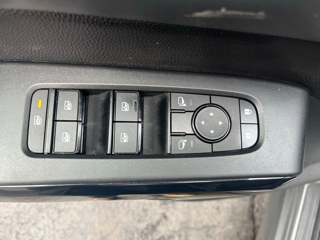2025 Nissan Pathfinder SV - Photo 27