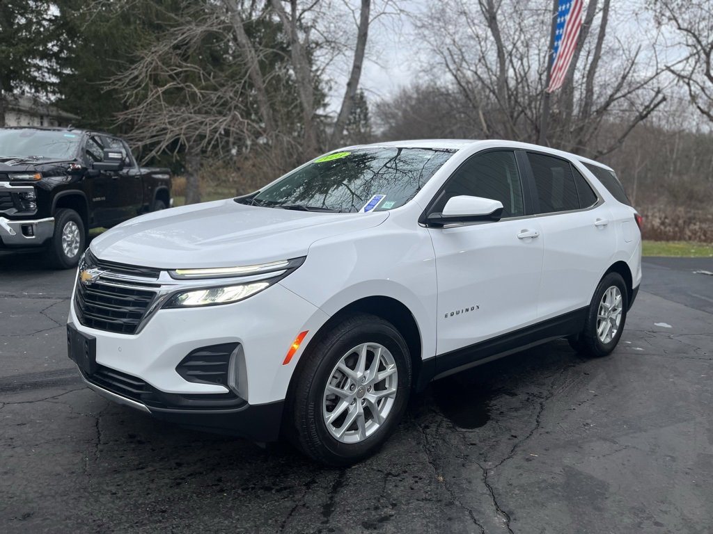 2023 Chevrolet Equinox LT photo 2