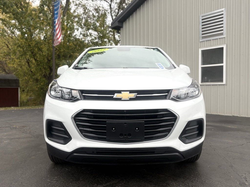 2022 Chevrolet Trax LS photo 2