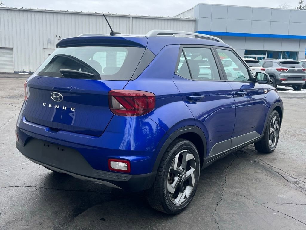2023 Hyundai Venue Limited - Photo 10