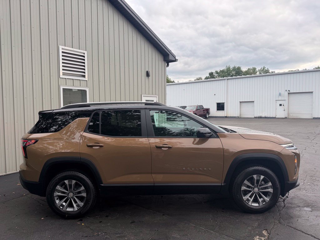 2027 Chevrolet Equinox LT - Photo 13