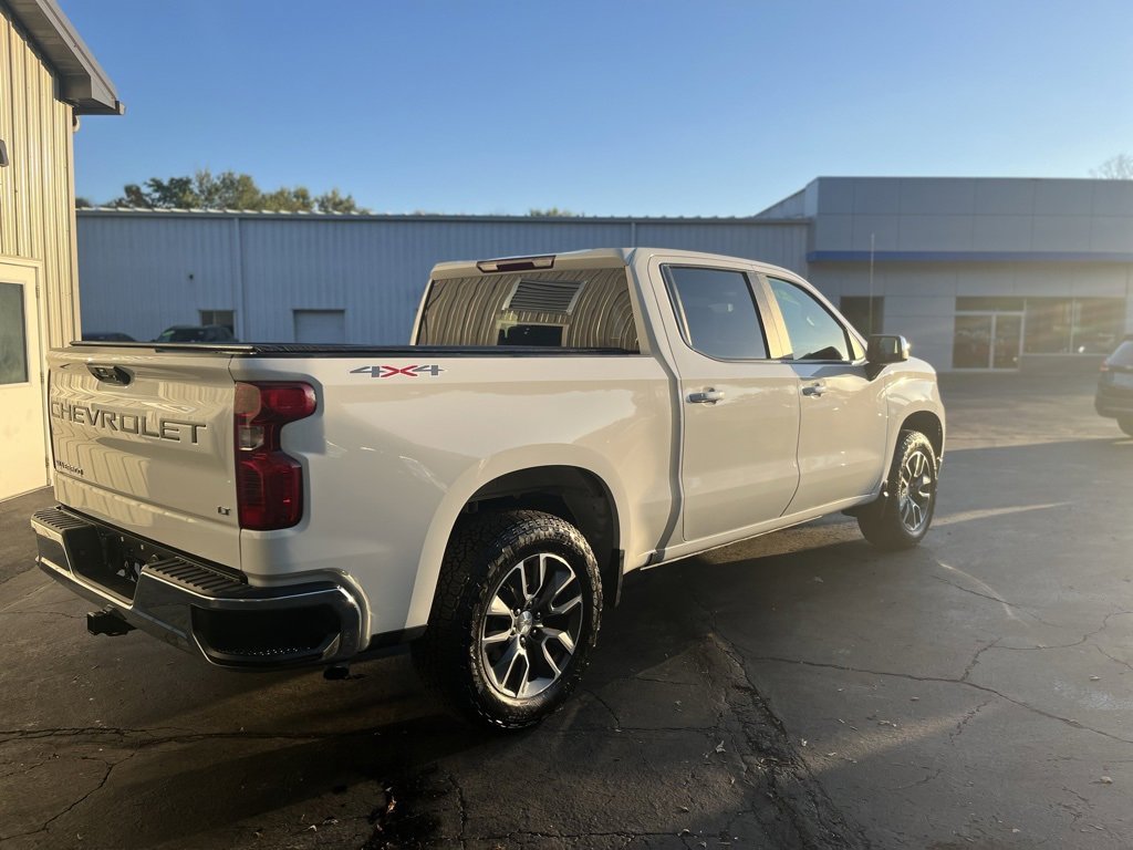2024 Chevrolet Silverado 1500 LT photo 2
