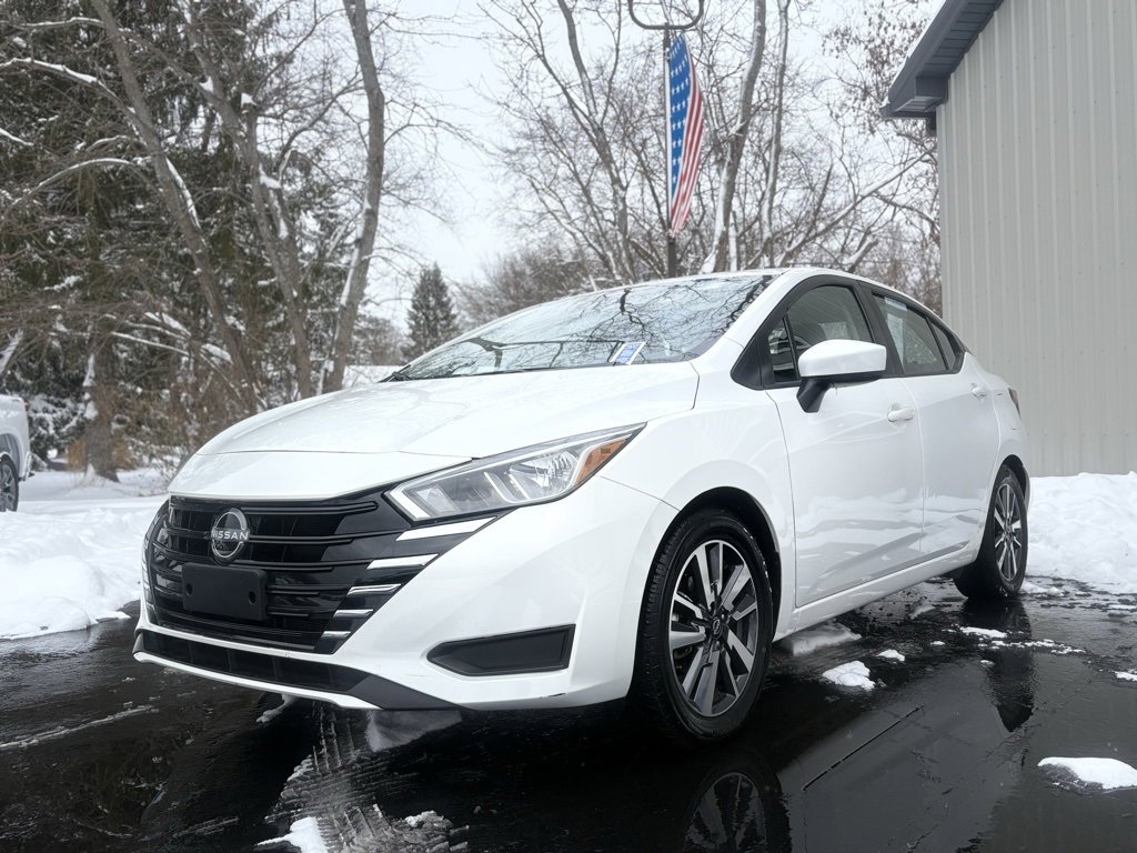 2023 Nissan Versa SV photo 3