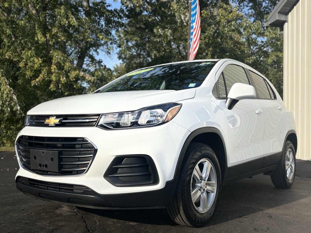 2022 Chevrolet Trax LS photo 3