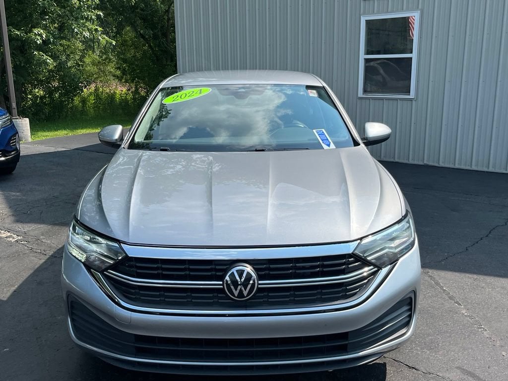 Used 2024 Volkswagen Jetta SE with VIN 3VWEM7BUXRM042640 for sale in Olean, NY