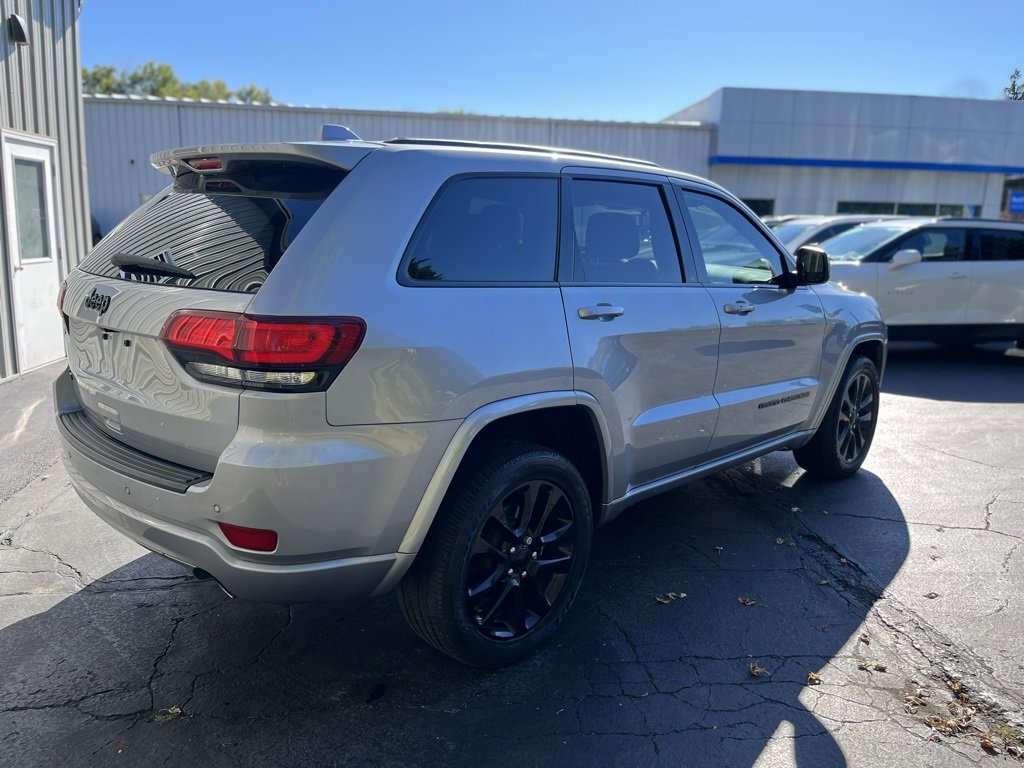 2021 Jeep Grand Cherokee Laredo X photo 2