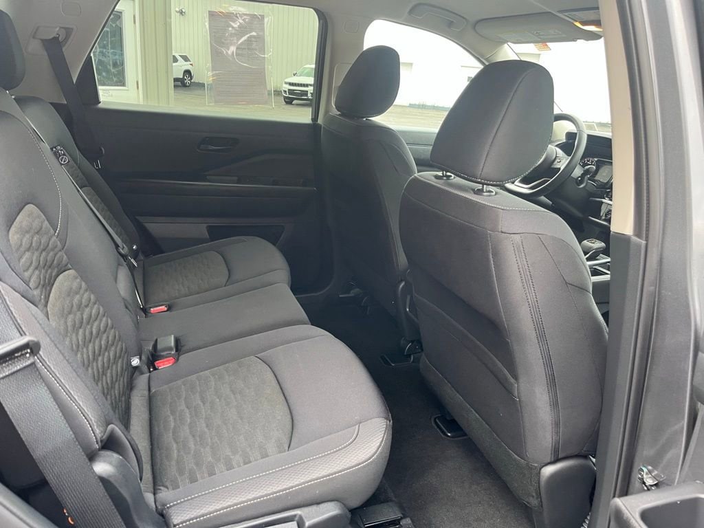 2025 Nissan Pathfinder SV - Photo 32