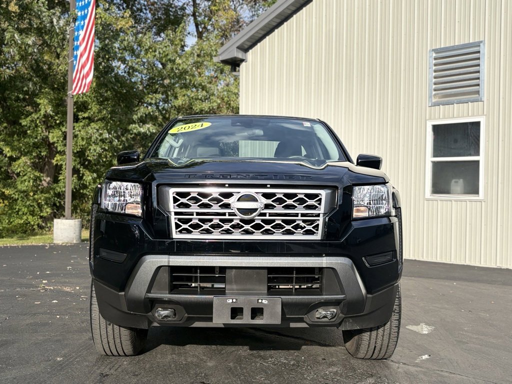 2024 Nissan Frontier SV photo 2