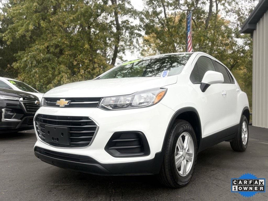 2022 Chevrolet Trax LS photo 3