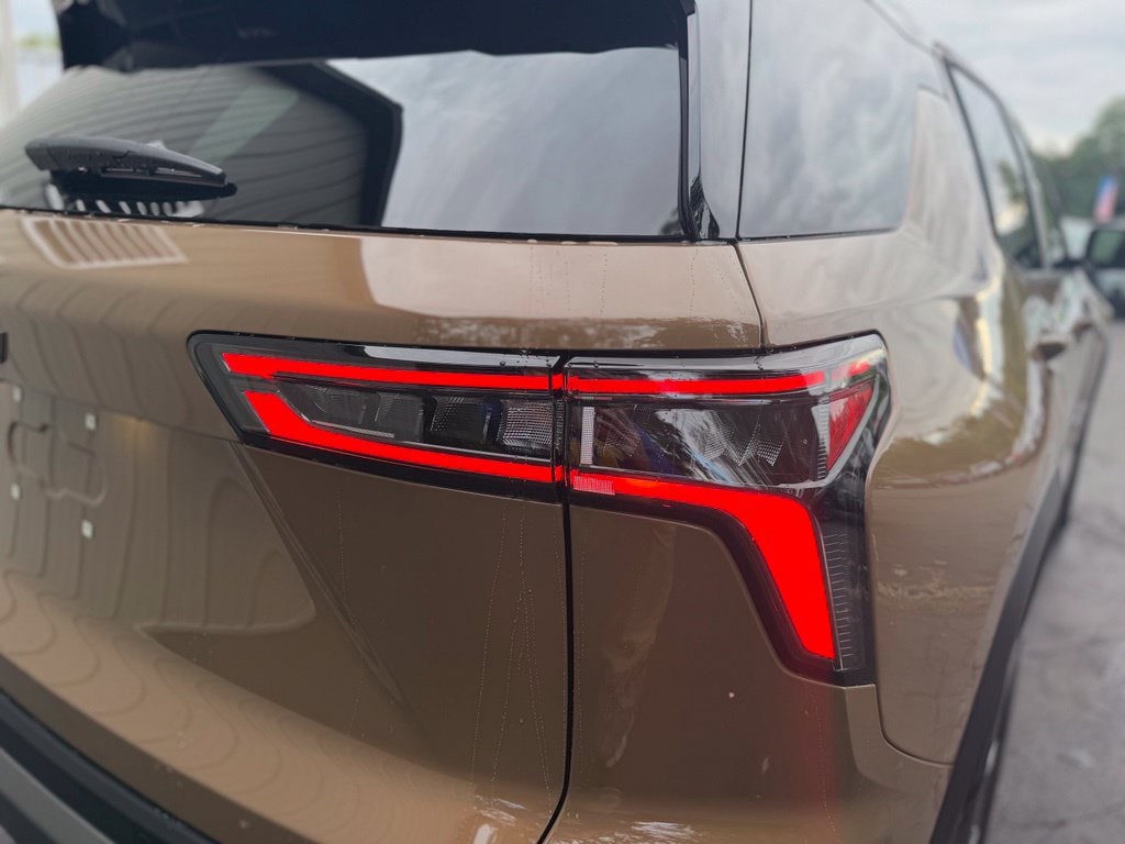2027 Chevrolet Equinox LT - Photo 18