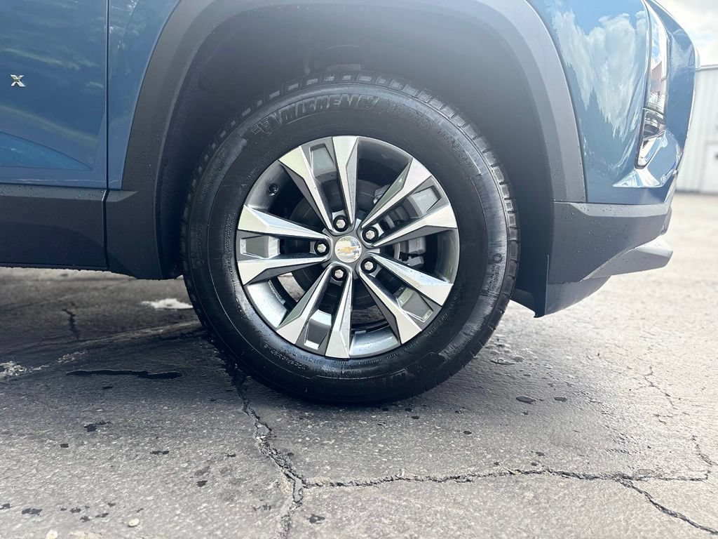 2027 Chevrolet Equinox LT - Photo 18
