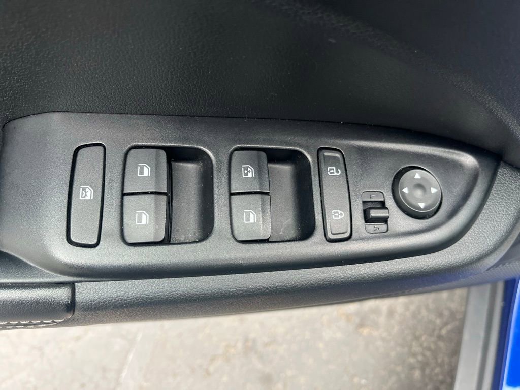 2023 Hyundai Venue Limited - Photo 28