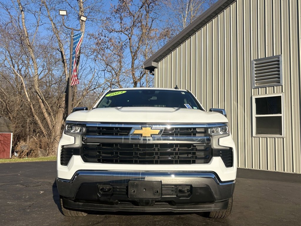 2023 Chevrolet Silverado 1500 LT photo 2