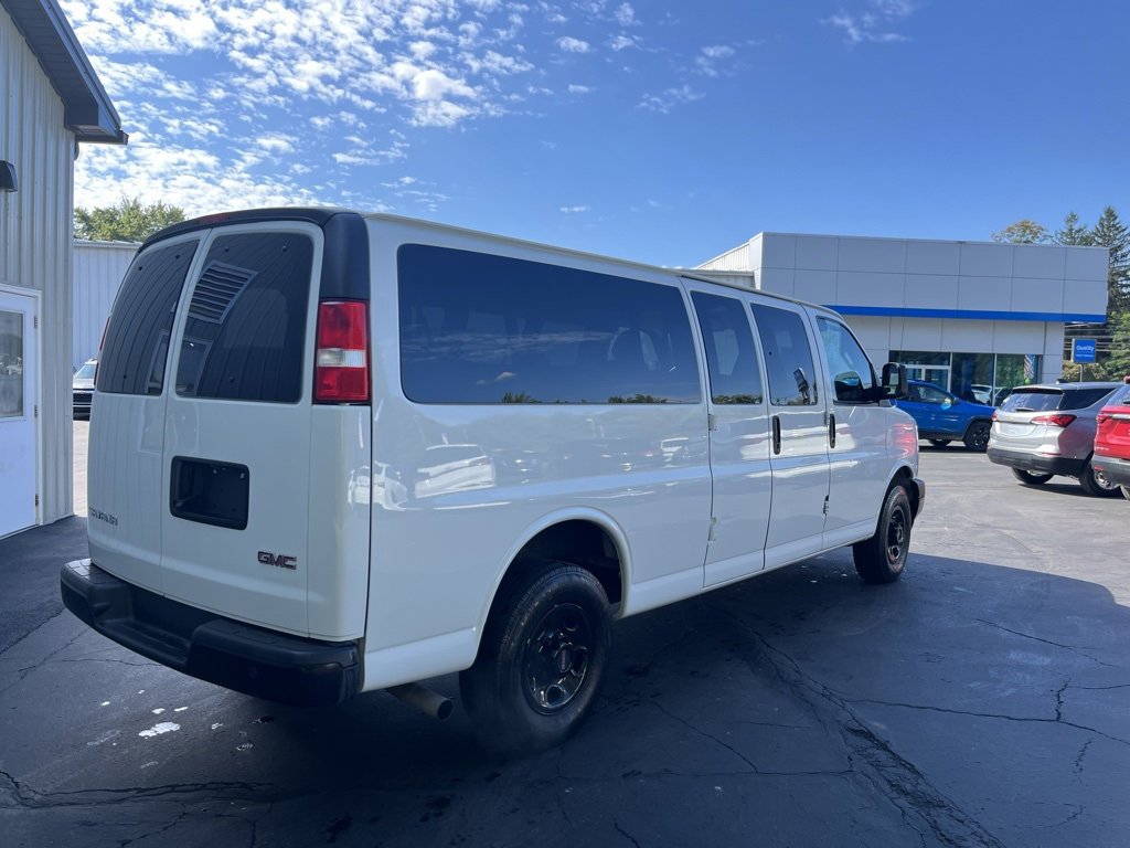 2023 Gmc Savana 3500 LS Passenger photo 3