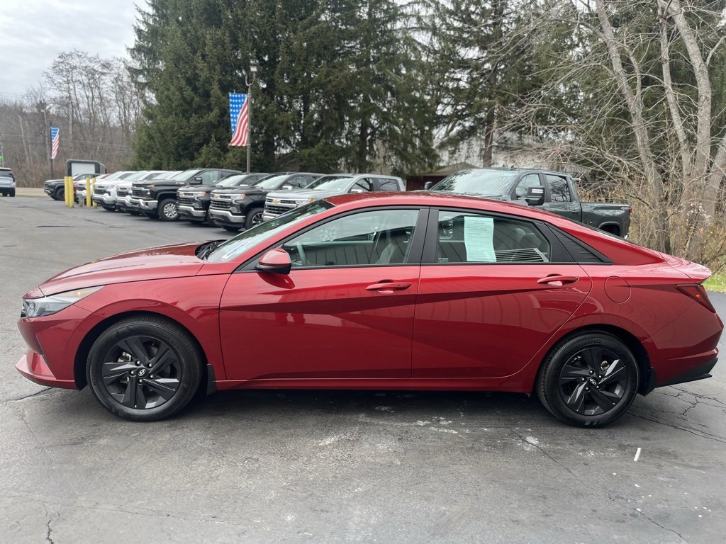 2023 Hyundai Elantra SEL photo 4