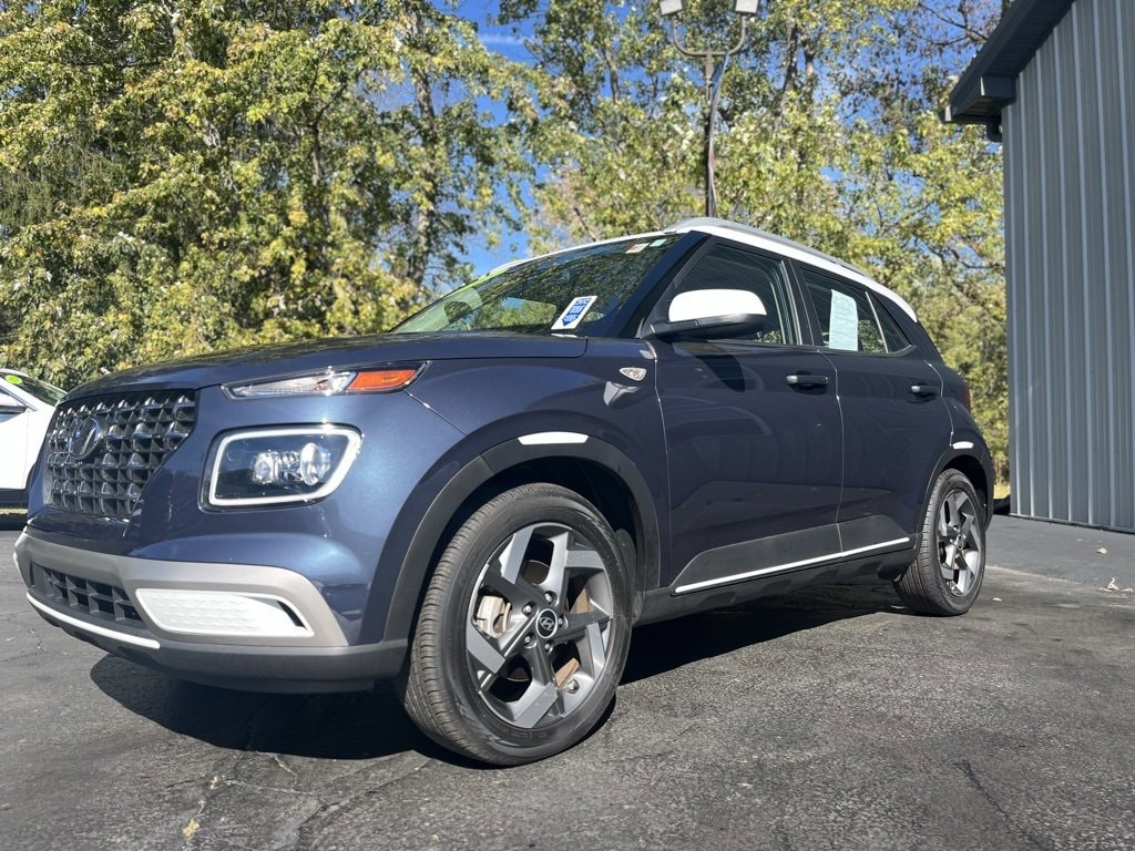 Used 2023 Hyundai Venue Limited SUV