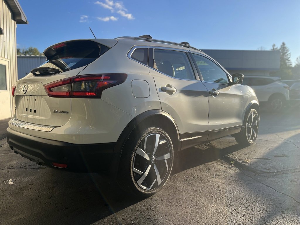 2022 Nissan Rogue Sport SL photo 2