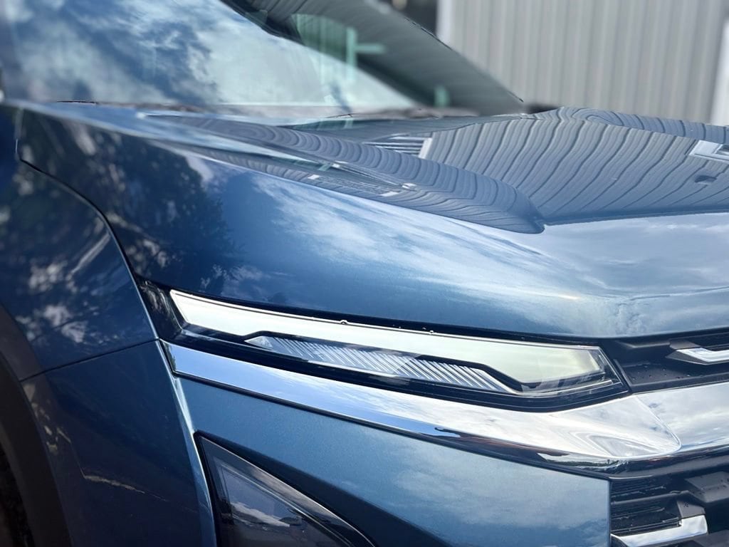 2027 Chevrolet Equinox LT - Photo 8