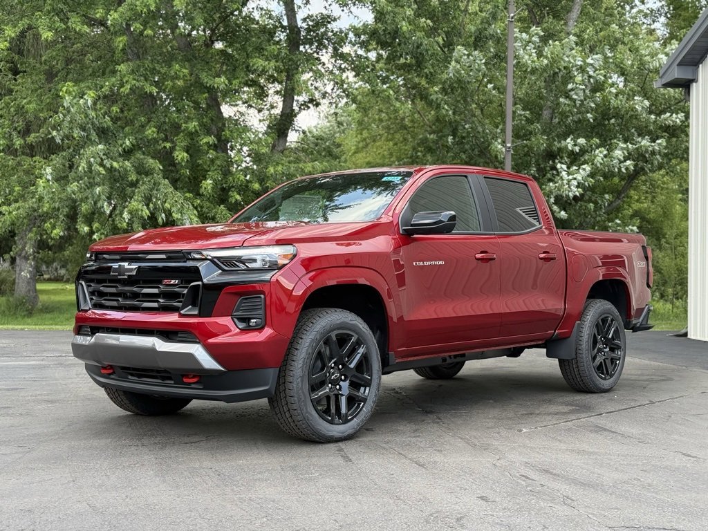 2025 Chevrolet Colorado Z71 photo 3