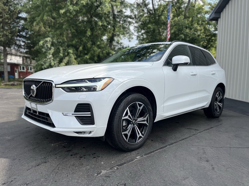2022 Volvo XC60 B5 Momentum photo 3