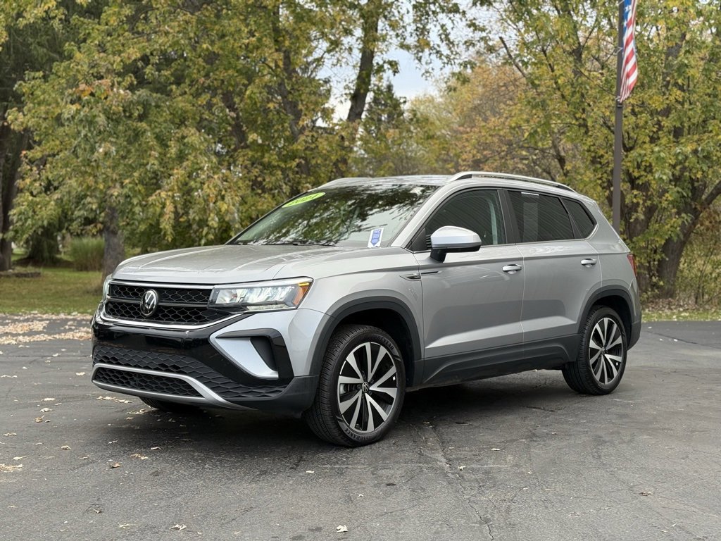 2024 Volkswagen Taos SE photo 2