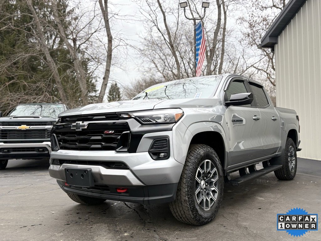 2023 Chevrolet Colorado Z71 photo 2