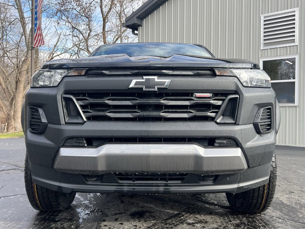 2026 Chevrolet Colorado Trail Boss photo 2