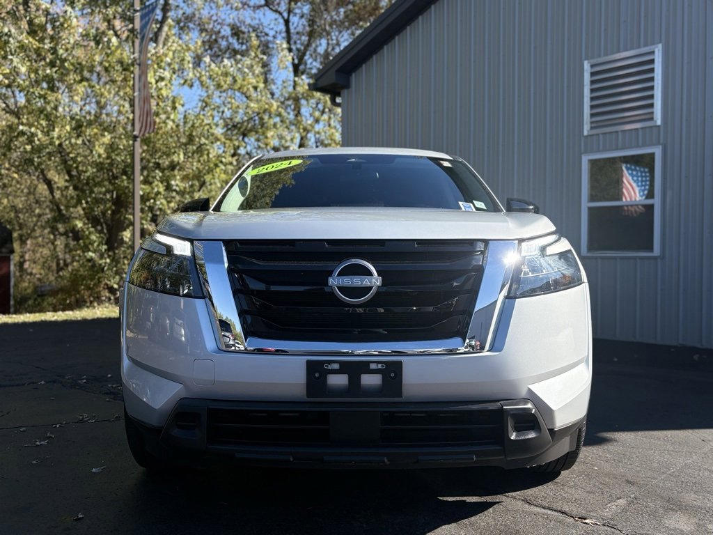 2024 Nissan Pathfinder S photo 2