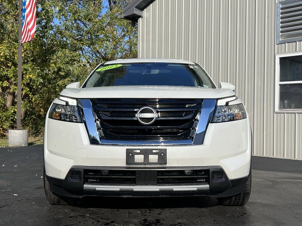 Used 2023 Nissan Pathfinder SL SUV